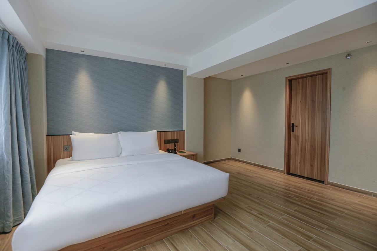 Hotel Casiana & Events Center Tagaytay Managed By Hii Tagaytay City Bagian luar foto